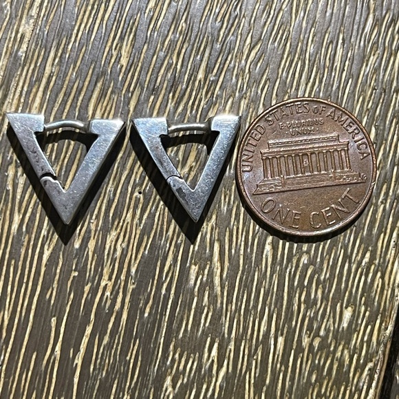 Small 925 Sterling Silver Triangular Earrings - Picture 4 of 4